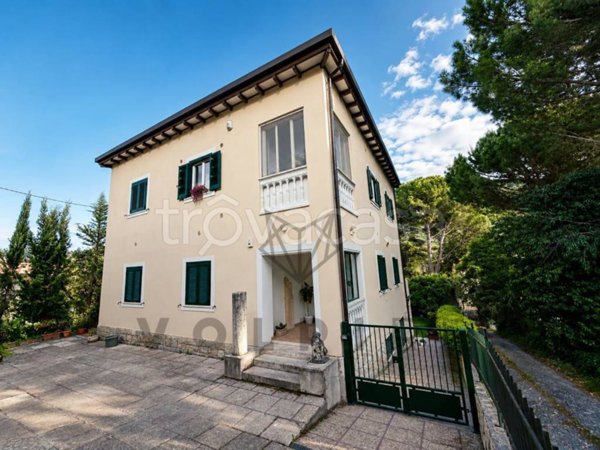 casa indipendente in vendita a Spoleto in zona Collerisana