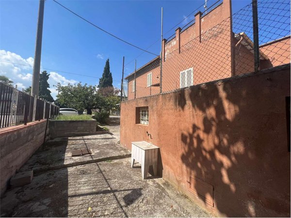 casa indipendente in vendita a Spoleto in zona Petrognano