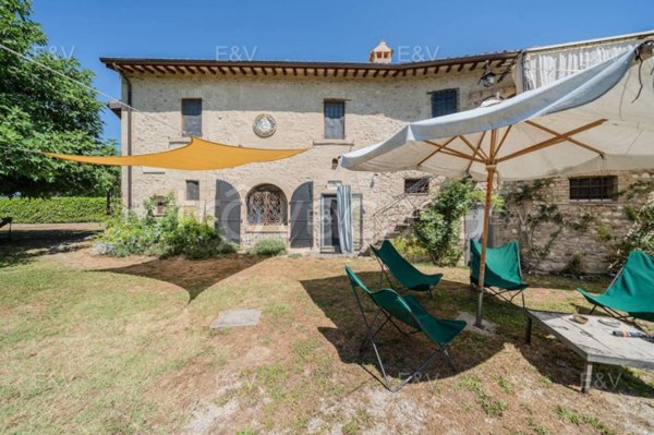 casa indipendente in vendita a Spoleto