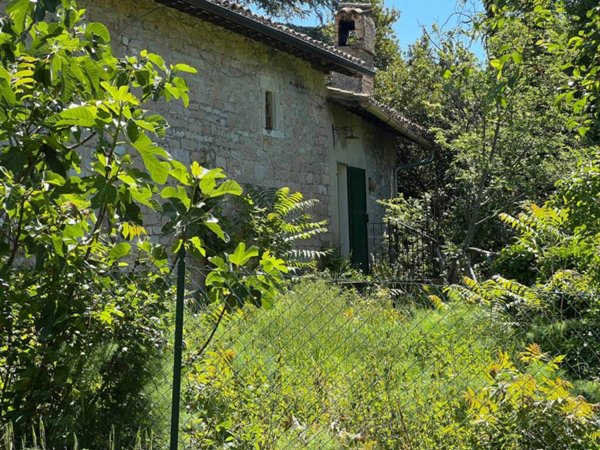 casa indipendente in vendita a Spoleto in zona Fogliano