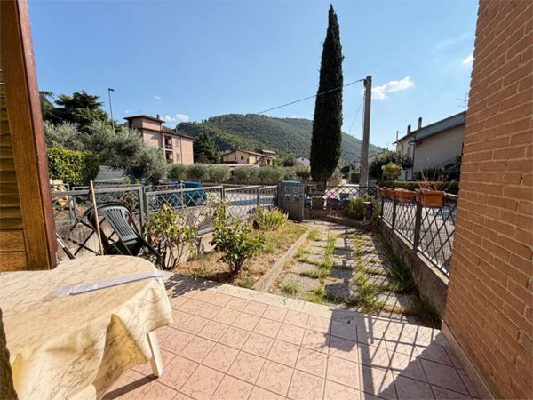 appartamento in vendita a Spoleto in zona Santo Chiodo