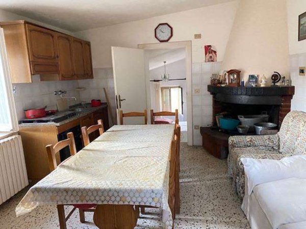 casa indipendente in vendita a Spoleto in zona Crocemarroggia