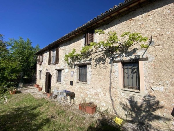casa indipendente in vendita a Spoleto in zona Bazzano Superiore