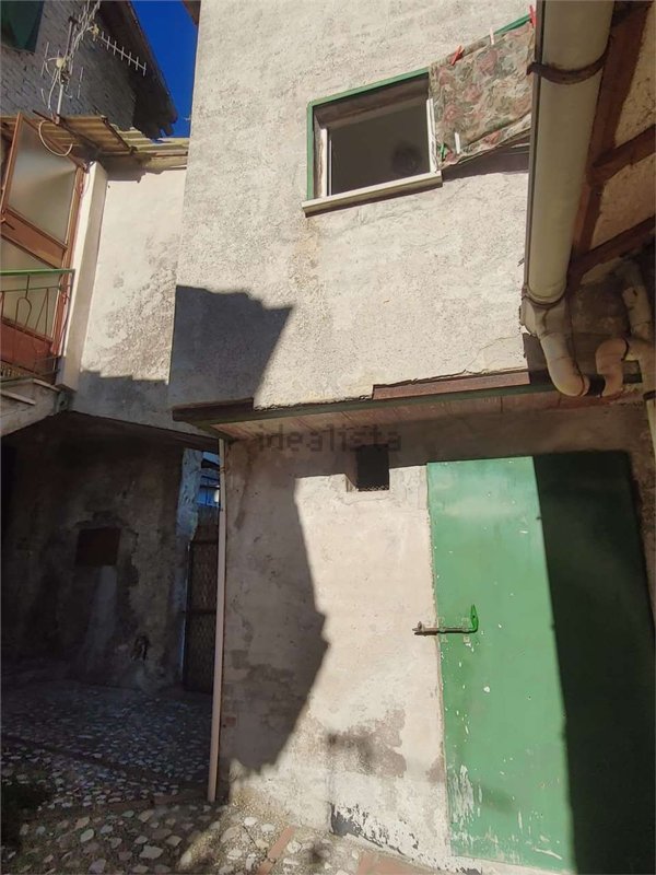 casa indipendente in vendita a Spoleto in zona Uncinano