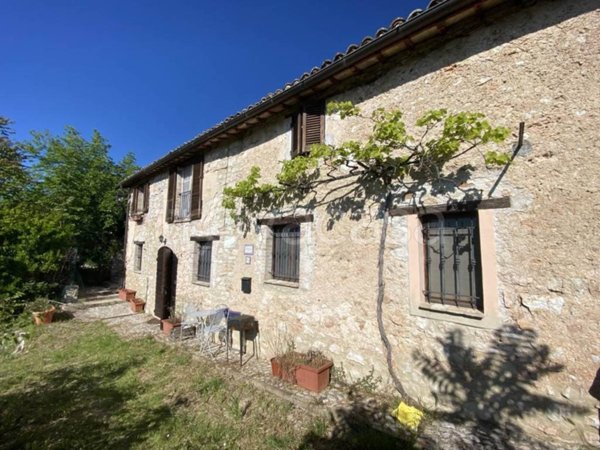 casa indipendente in vendita a Spoleto in zona Bazzano Superiore