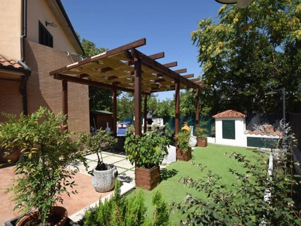 casa indipendente in vendita a Spoleto in zona Pontebari
