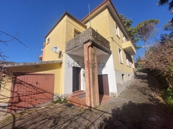 casa indipendente in vendita a Spoleto in zona Collerisana