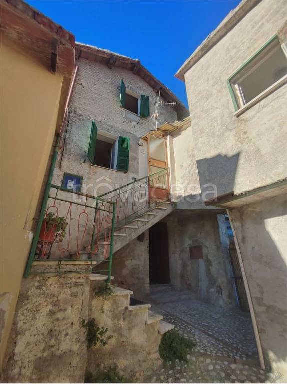 casa indipendente in vendita a Spoleto