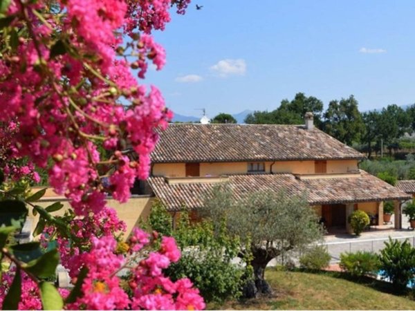 casa indipendente in vendita a Spoleto in zona Eggi