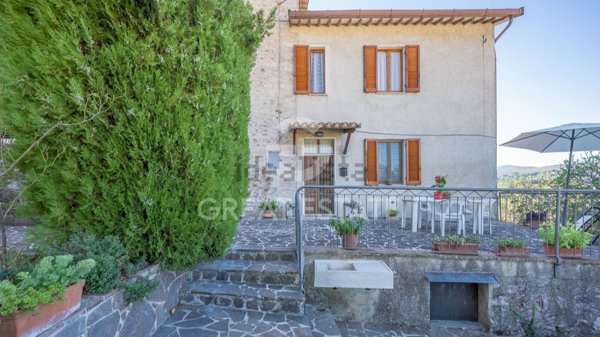 casa indipendente in vendita a Spoleto in zona Fogliano