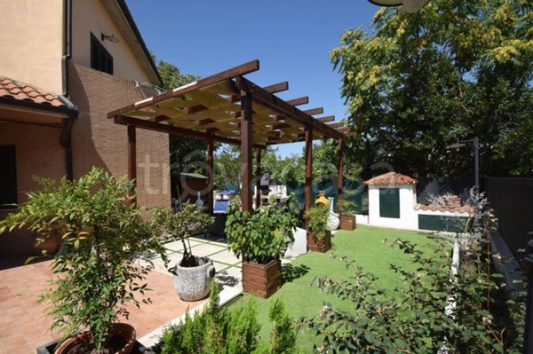 casa indipendente in vendita a Spoleto