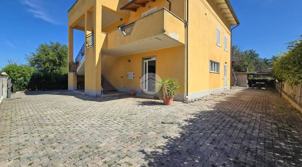 appartamento in vendita a Spoleto in zona Cortaccione