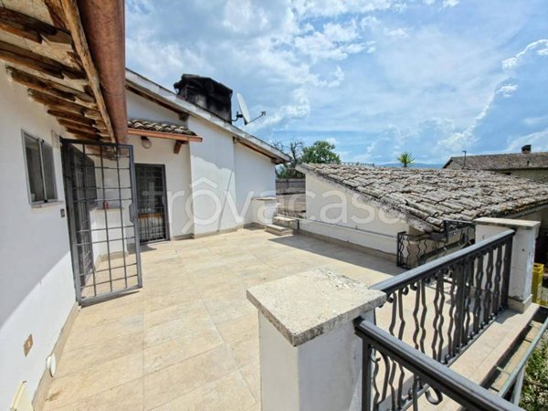 appartamento in vendita a Spoleto in zona Petrognano