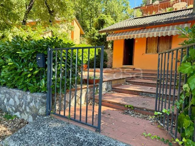 casa indipendente in vendita a Spoleto