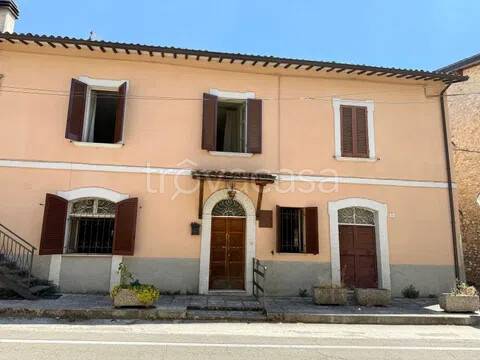 casa indipendente in vendita a Spoleto in zona Strettura