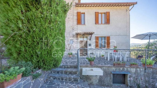 casa indipendente in vendita a Spoleto in zona Fogliano