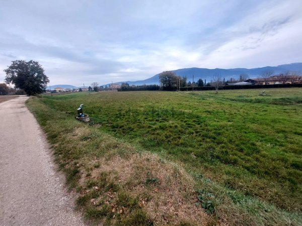 terreno in vendita a Spoleto in zona Camporoppolo