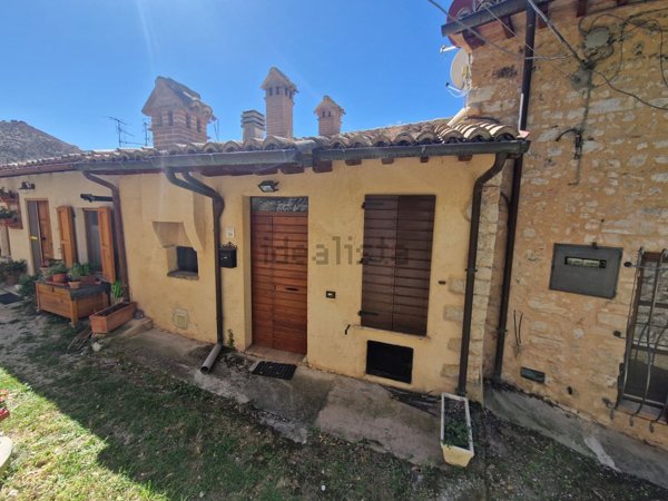 appartamento in vendita a Spoleto in zona Silvignano