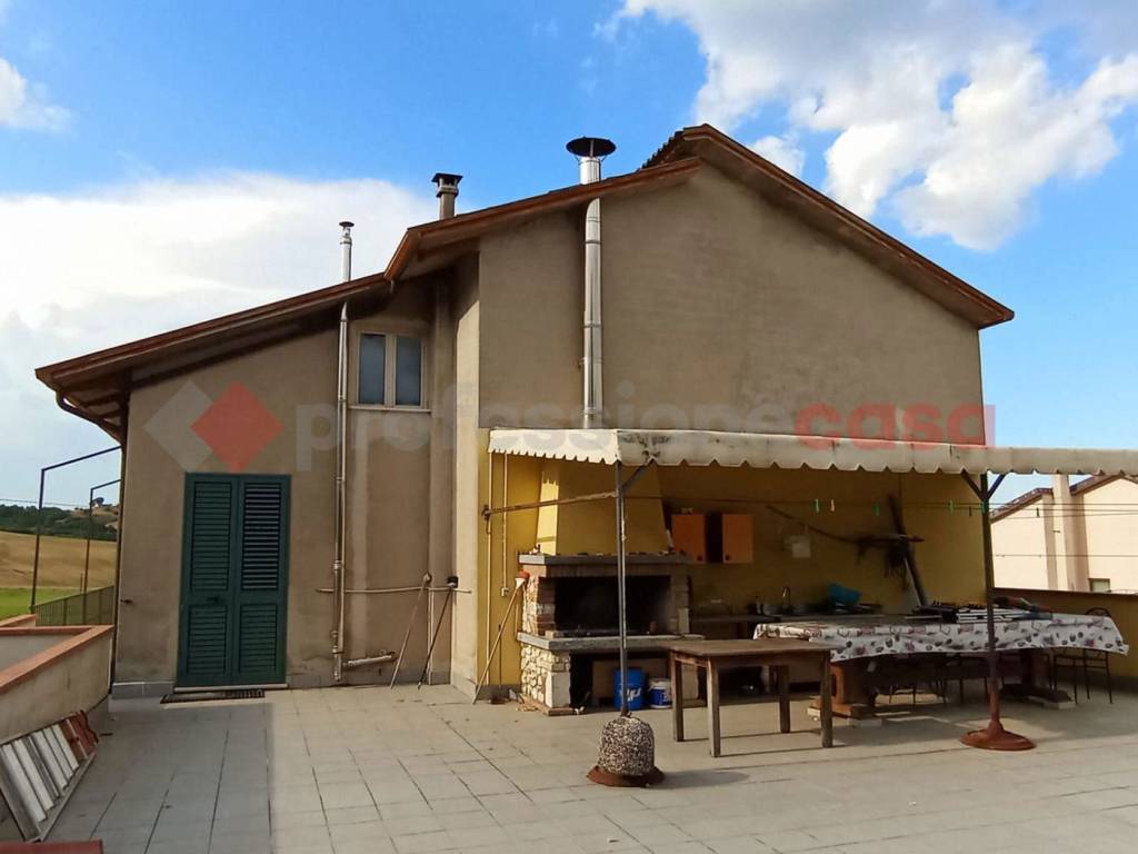 casa indipendente in vendita a Spoleto in zona Baiano
