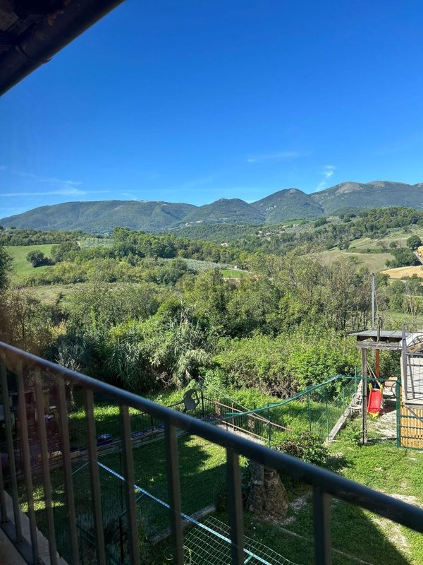 appartamento in vendita a Spoleto in zona Uncinano