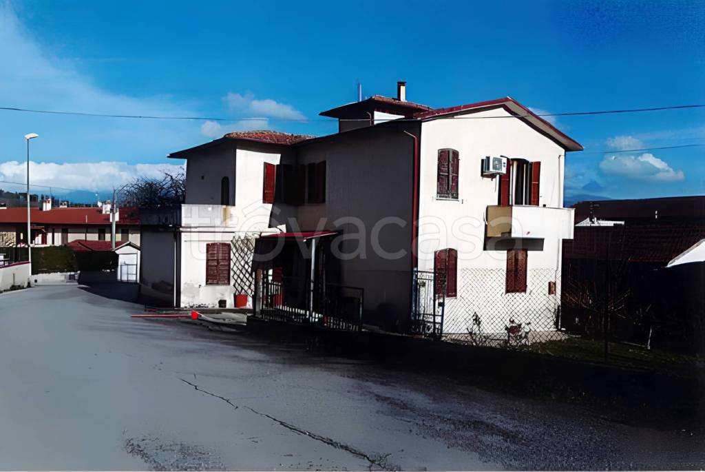 casa indipendente in vendita a Spoleto in zona Morgnano