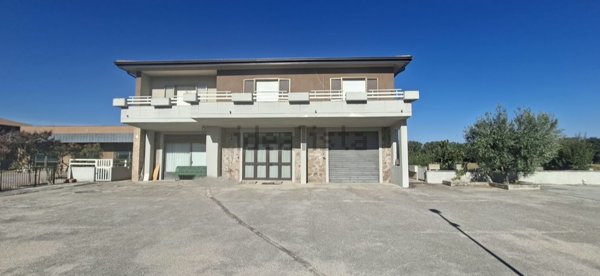casa indipendente in vendita a Spoleto in zona Baiano