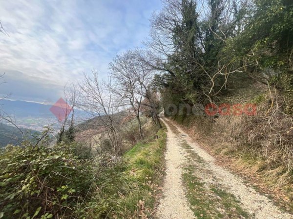 terreno in vendita a Spoleto in zona Collerisana