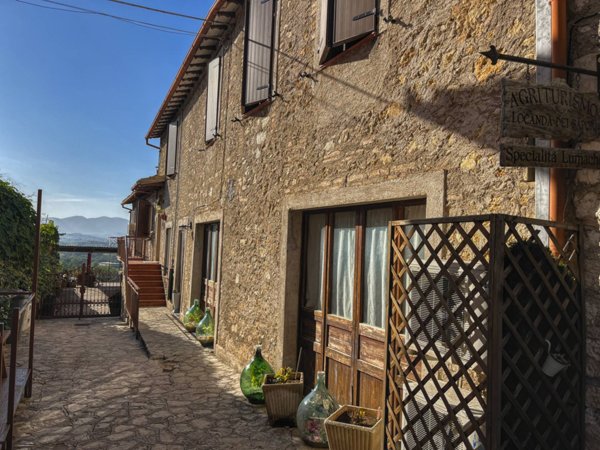 casa indipendente in vendita a Spoleto in zona Collerisana