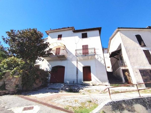 casa indipendente in vendita a Spoleto