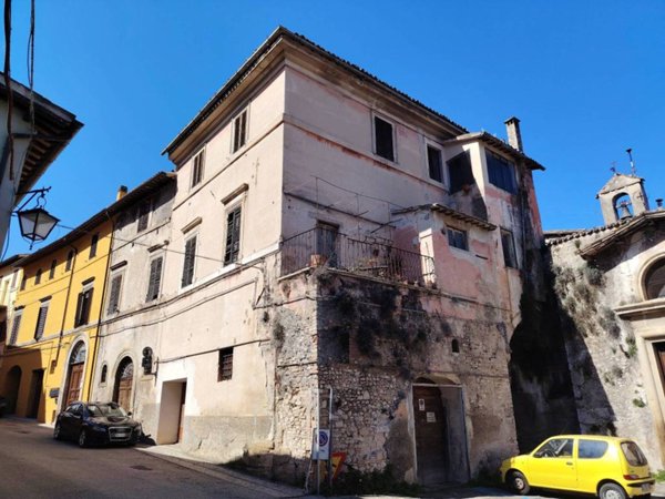 casa indipendente in vendita a Spoleto