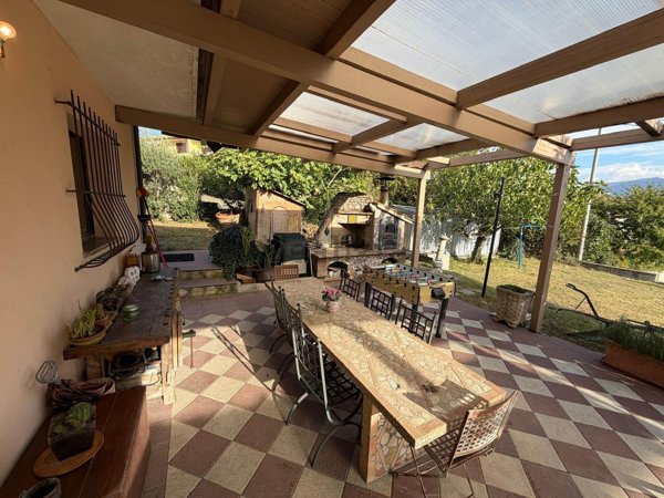 casa indipendente in vendita a Spoleto in zona Collicelli