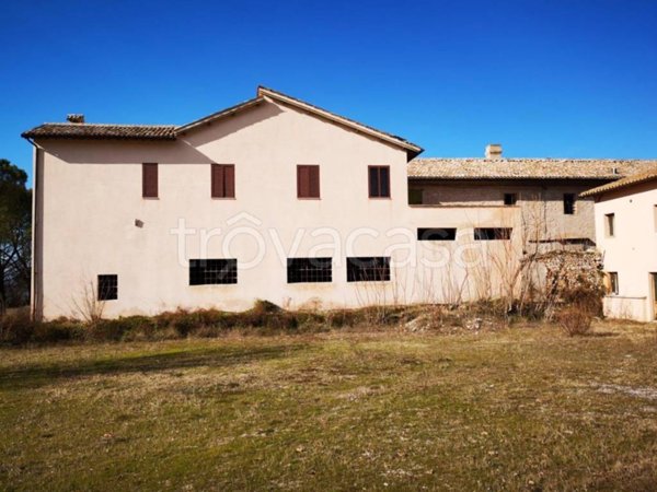 casa indipendente in vendita a Spoleto