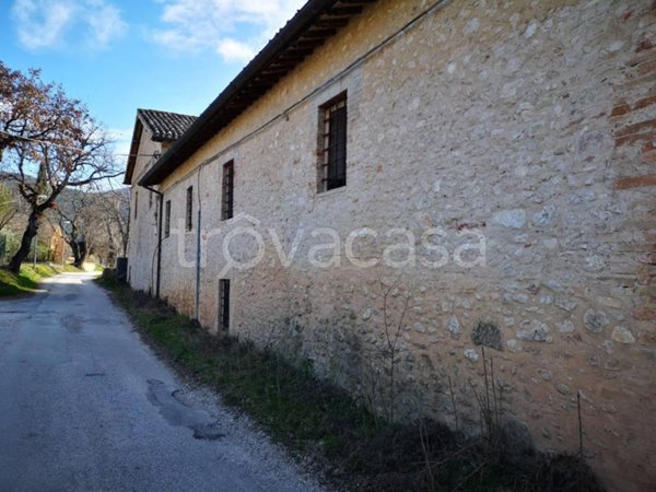 casa indipendente in vendita a Spoleto
