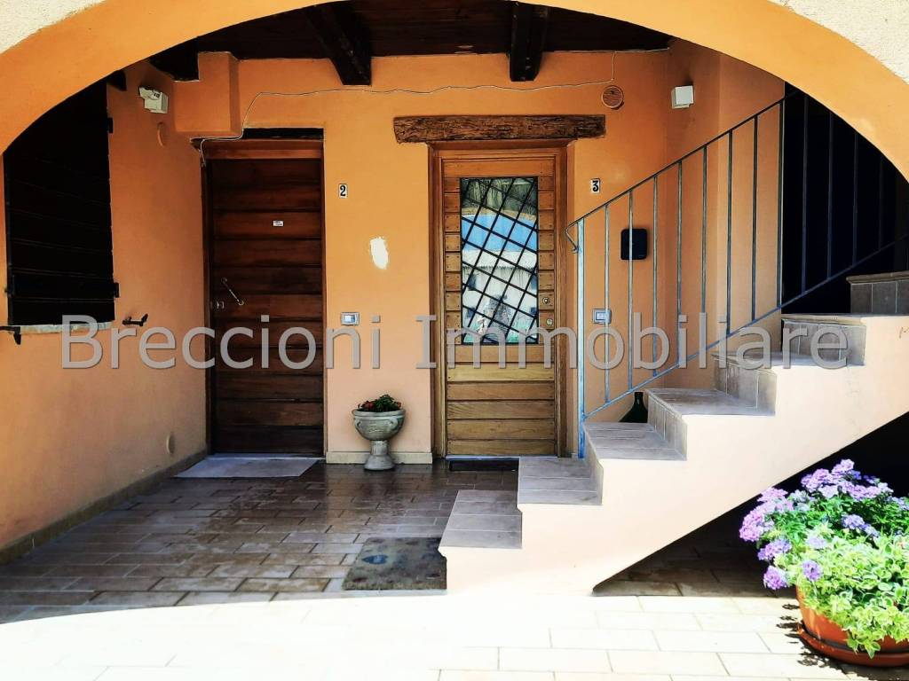 appartamento in vendita a Spoleto in zona Beroide
