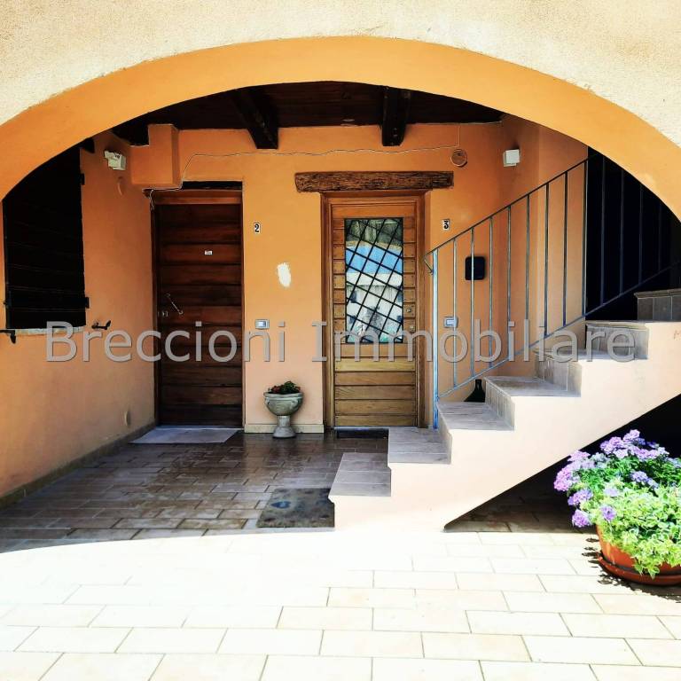 appartamento in vendita a Spoleto in zona Beroide
