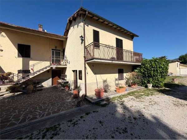 casa indipendente in vendita a Spoleto in zona Pontebari