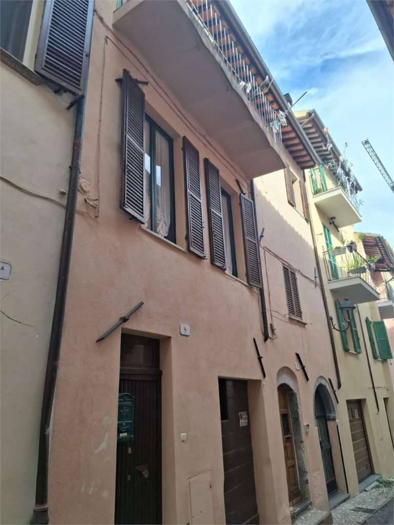 casa indipendente in vendita a Spoleto