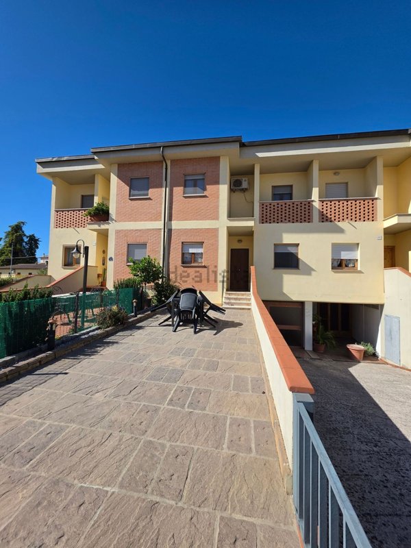 casa indipendente in vendita a Spoleto
