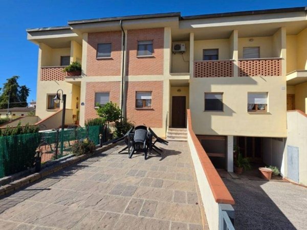 casa indipendente in vendita a Spoleto