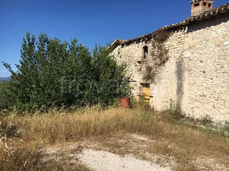 casa indipendente in vendita a Spoleto
