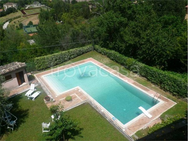 casa indipendente in vendita a Spoleto