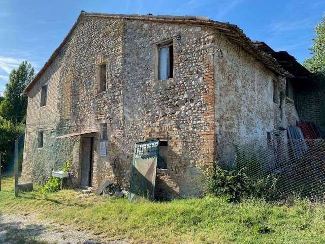 casa indipendente in vendita a Spoleto