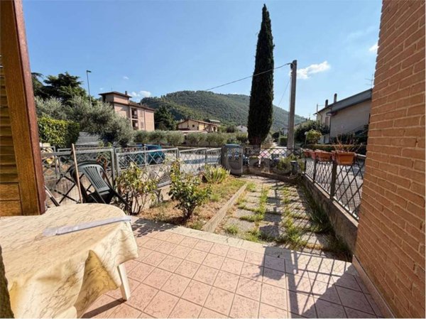 appartamento in vendita a Spoleto in zona Santo Chiodo