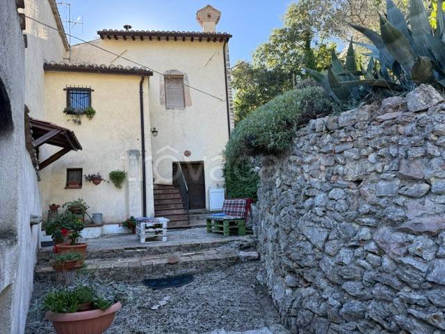 appartamento in vendita a Spoleto in zona Ancaiano