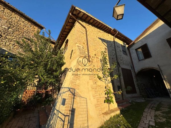 appartamento in vendita a Spoleto in zona Uncinano