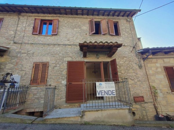 casa indipendente in vendita a Todi in zona Pantalla