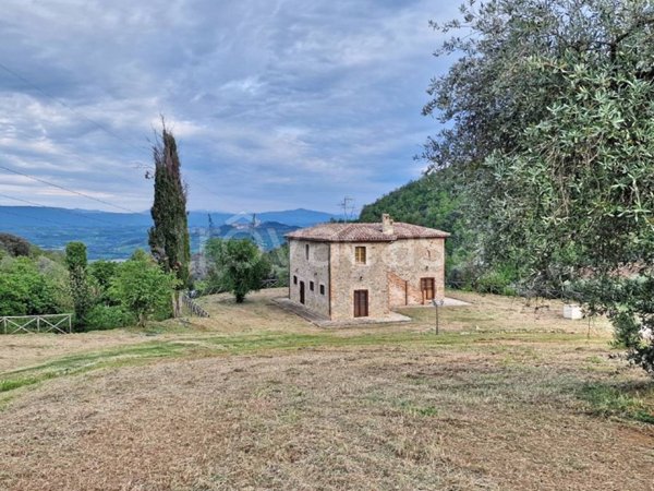 casa indipendente in vendita a Todi