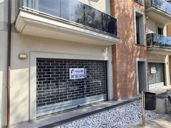 negozio in vendita a Todi