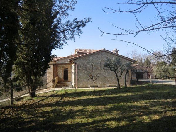 casa indipendente in vendita a Todi