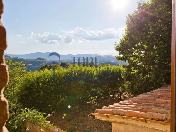 casa indipendente in vendita a Todi